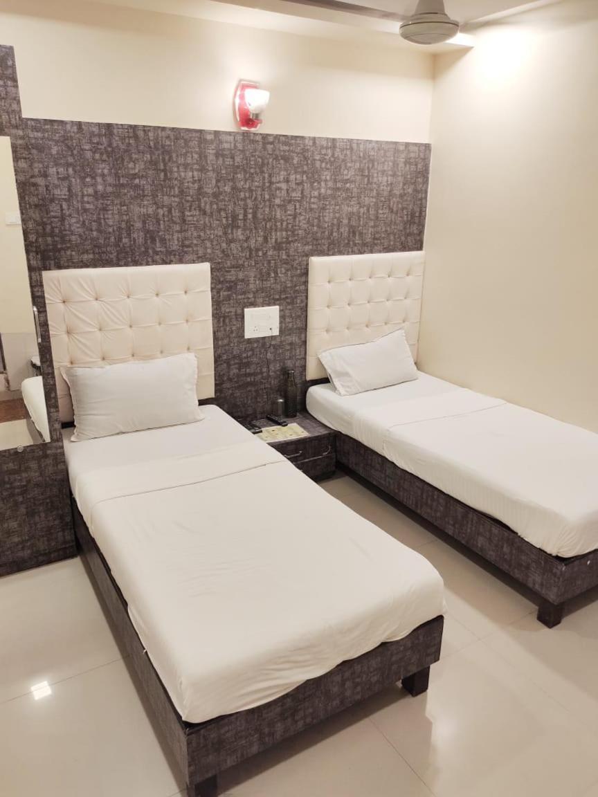 Hotel Golden Park Near Nesco Mumbai Ngoại thất bức ảnh